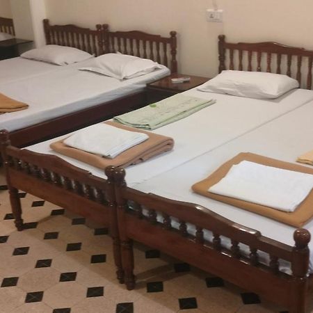 Bentleys Hotel Mumbai Ngoại thất bức ảnh