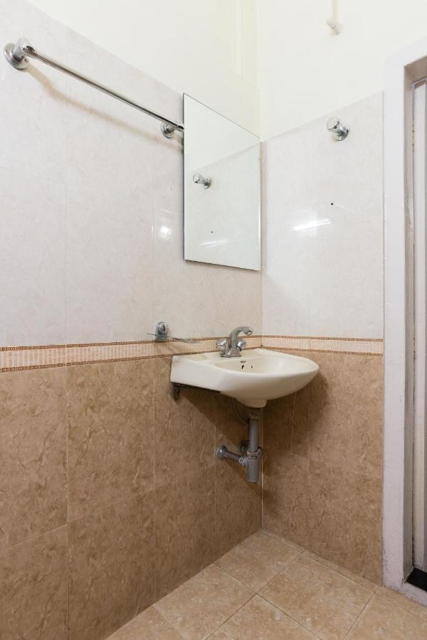 Bentleys Hotel Mumbai Ngoại thất bức ảnh