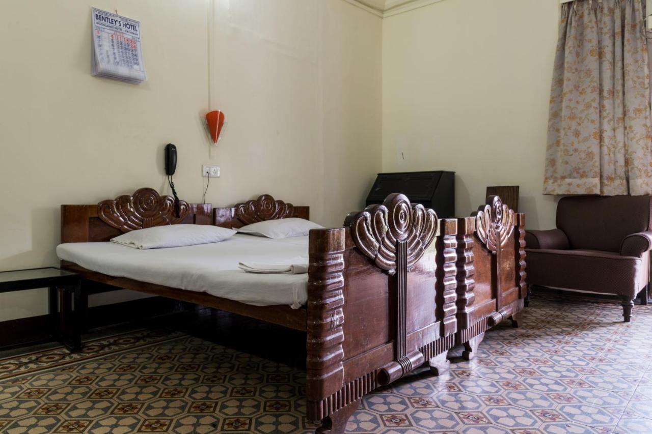 Bentleys Hotel Mumbai Ngoại thất bức ảnh