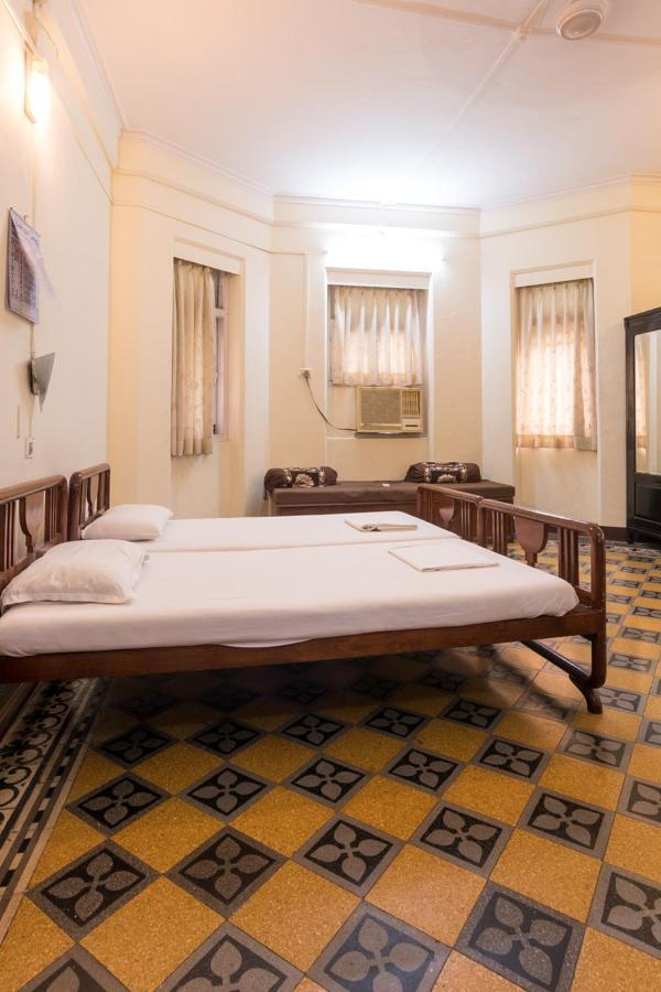 Bentleys Hotel Mumbai Ngoại thất bức ảnh