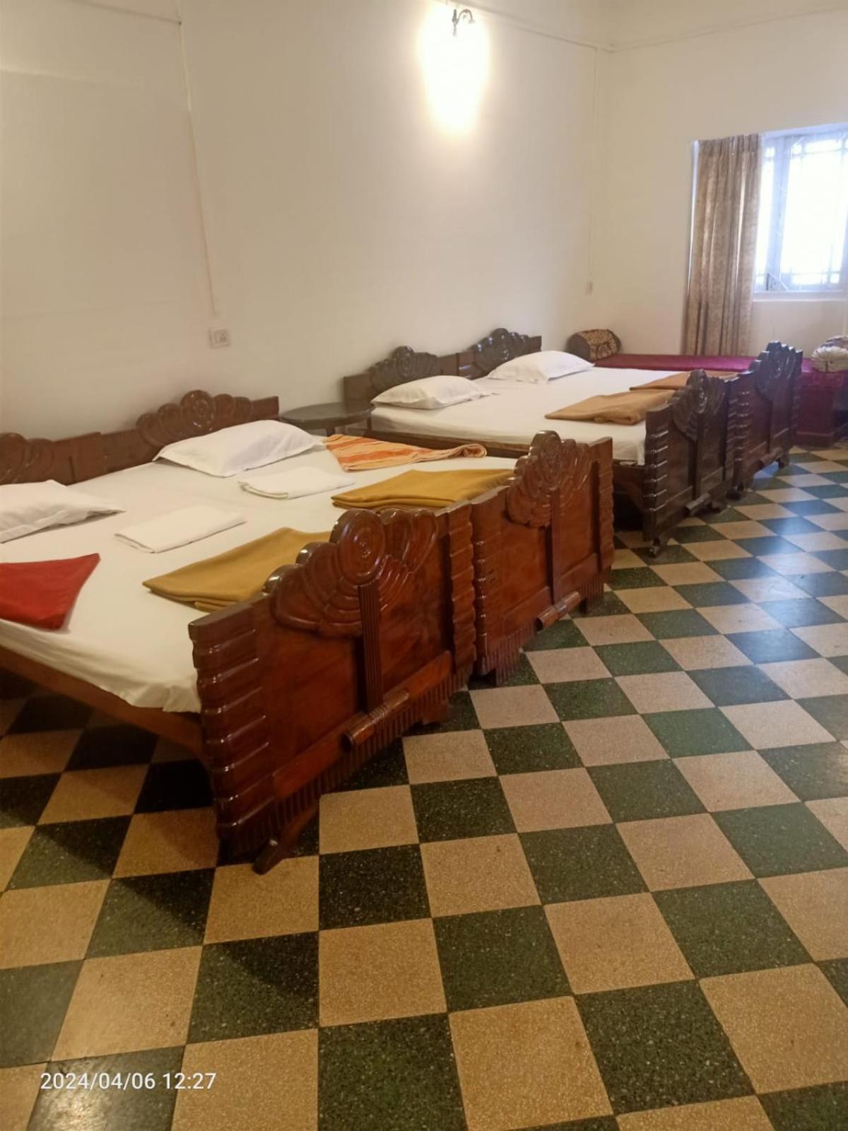 Bentleys Hotel Mumbai Ngoại thất bức ảnh
