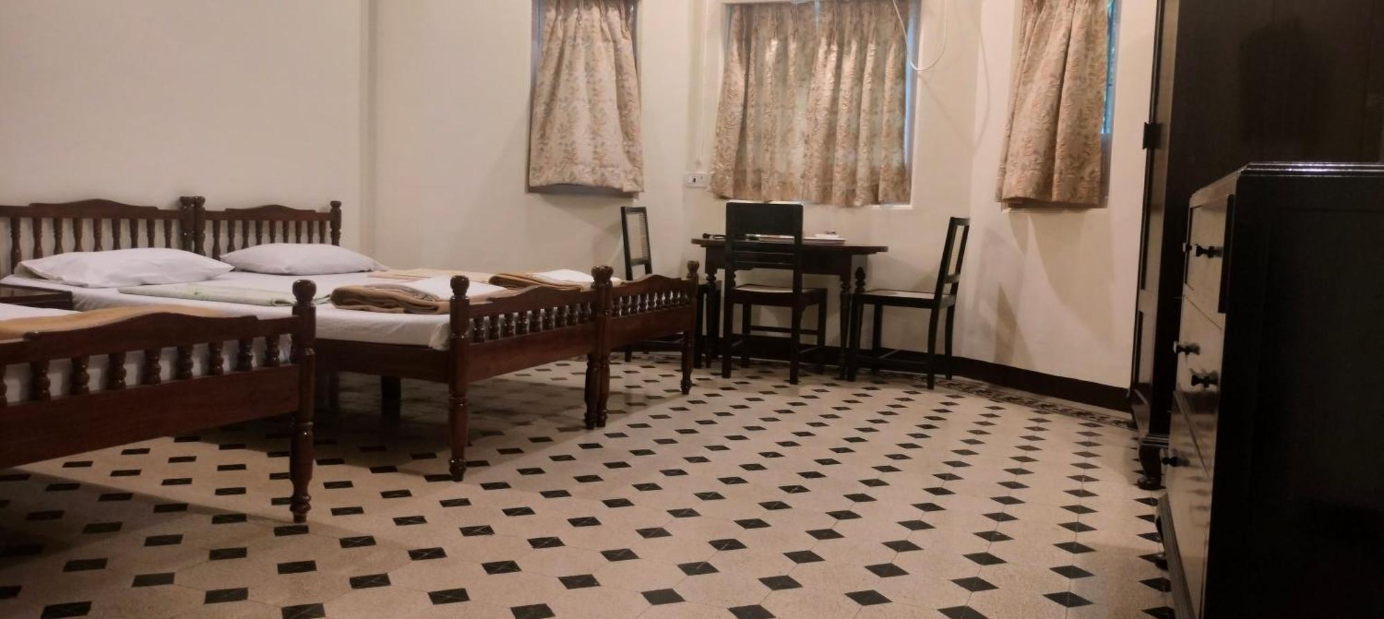 Bentleys Hotel Mumbai Ngoại thất bức ảnh