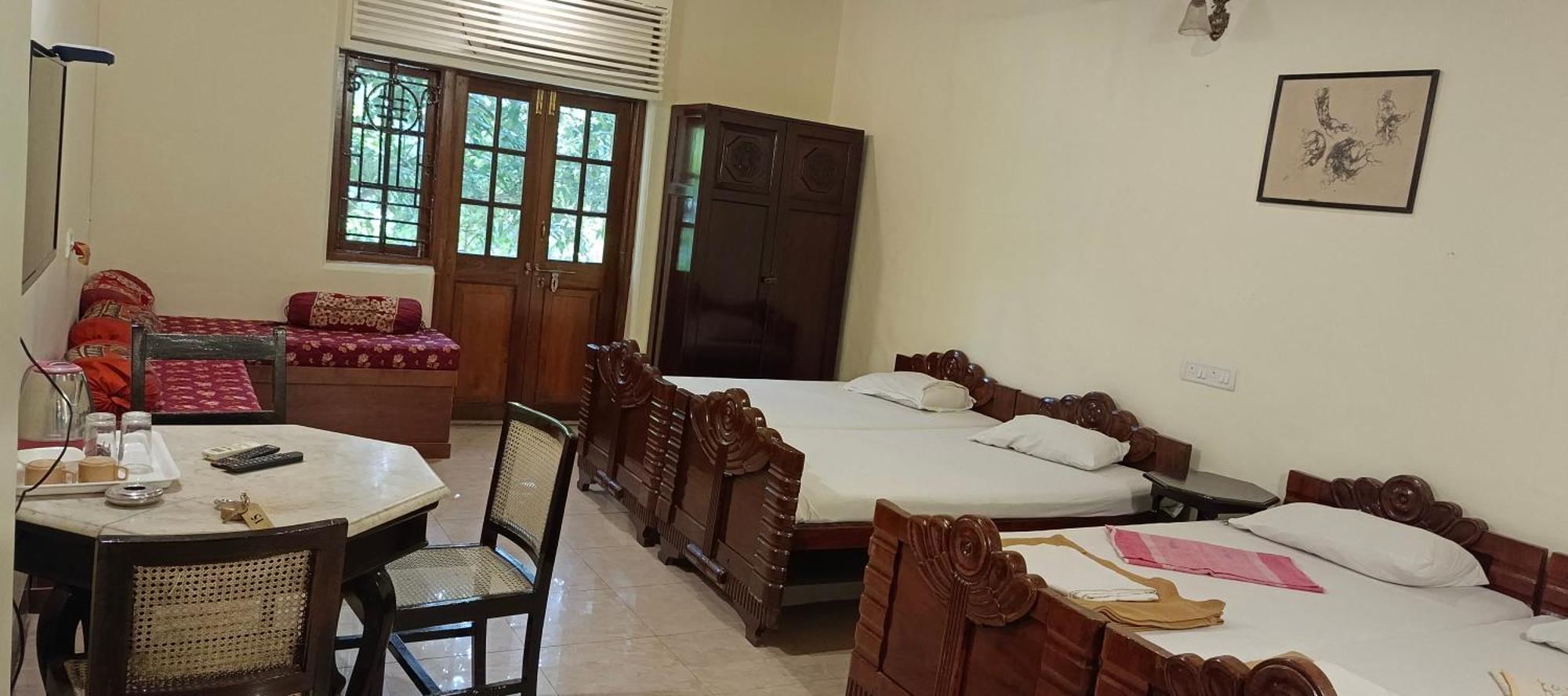 Bentleys Hotel Mumbai Ngoại thất bức ảnh