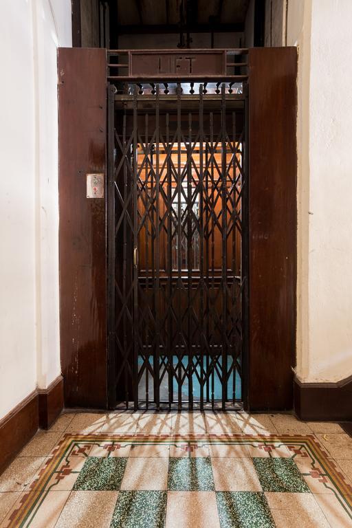 Bentleys Hotel Mumbai Ngoại thất bức ảnh