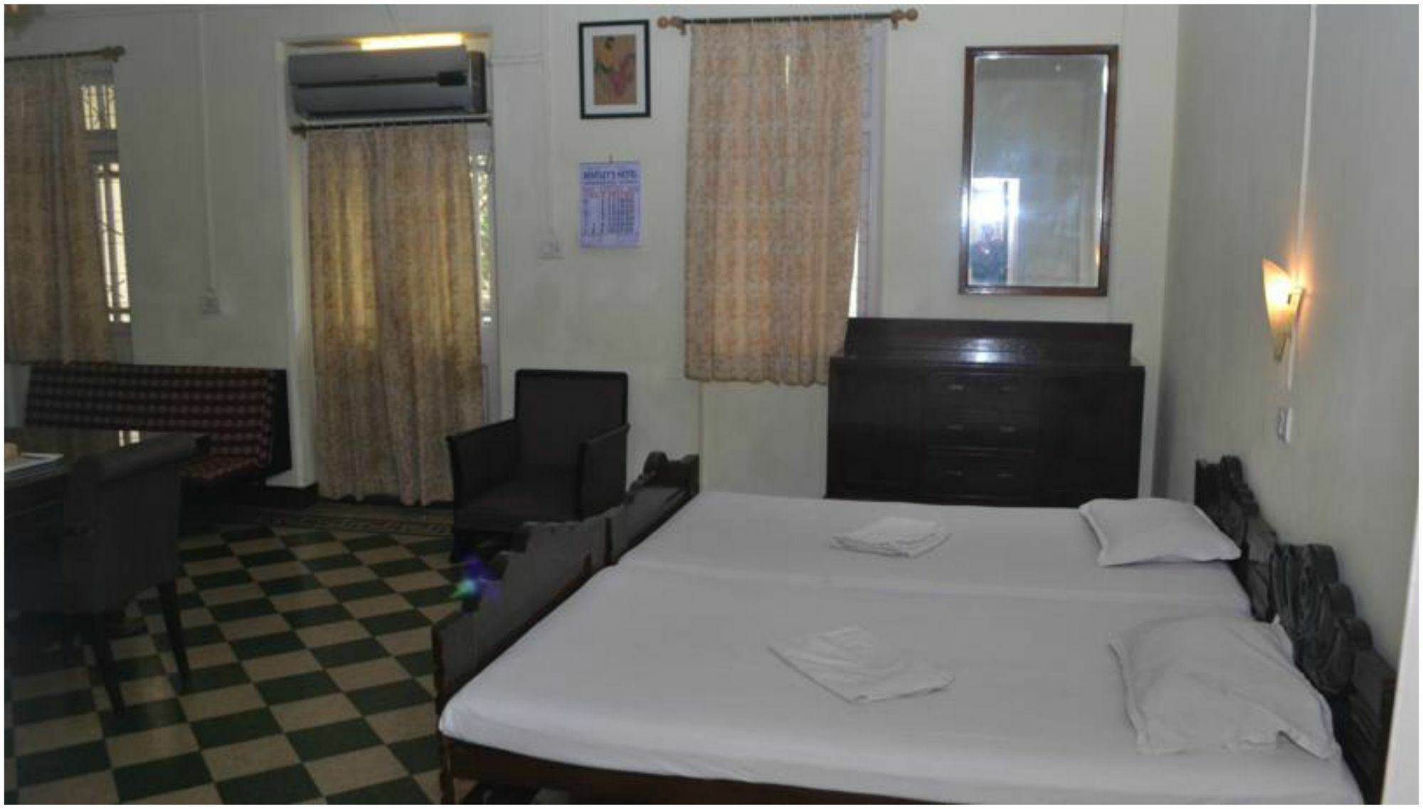 Bentleys Hotel Mumbai Ngoại thất bức ảnh