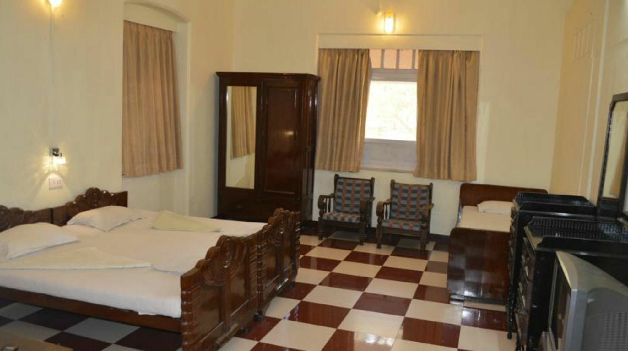 Bentleys Hotel Mumbai Ngoại thất bức ảnh